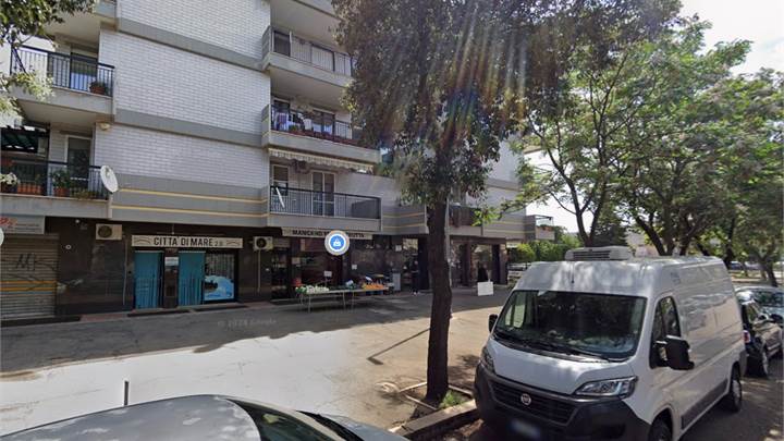 LOCALE COMMERCIALE MACCHIA GIALLA