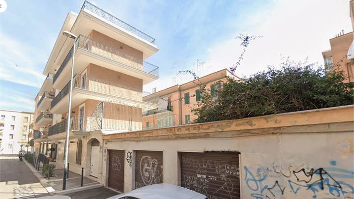 ELEGANTE BILOCALE CON BOX CENTRALISSIMO